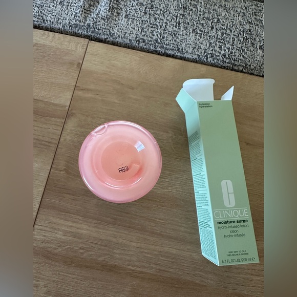 Clinique Moisture Surge Hydra-Infused
Lotion 200ml/6.7oz All Skin - Picture 8 of 8